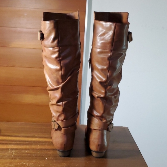 Material Girl Size 7.5 Boots Over Knee Riding Flat Strappy Brown Tan Vegan Faux - Picture 5 of 7
